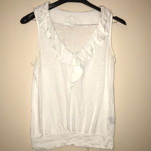 Sleeveless shirt with ruffle
